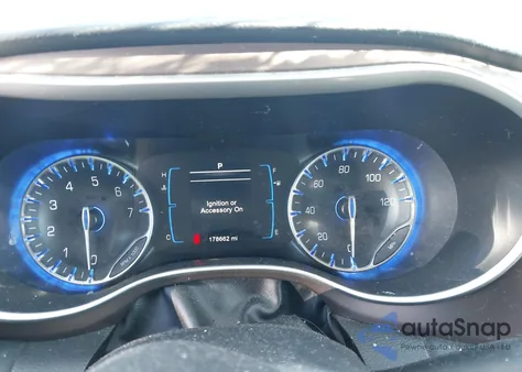 2017 Chrysler Pacifica Touring-L z USA, uszkodzony, nr VIN 2C4RC1BG2HR591142